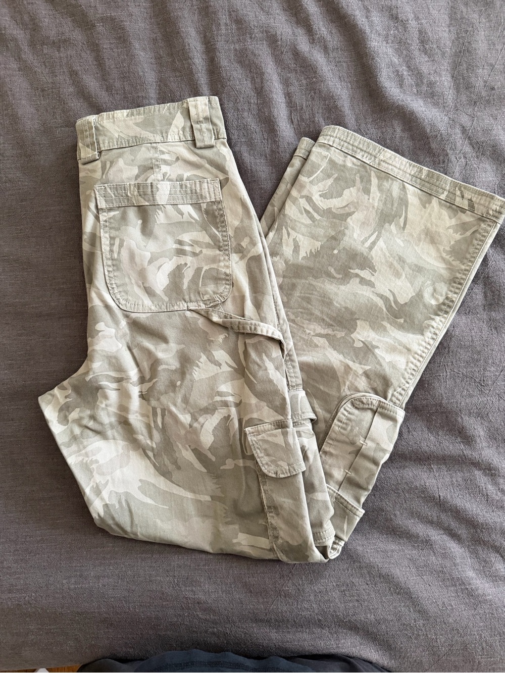 Abercrombie & Fitch Women’s Beige Camo Utility Pants